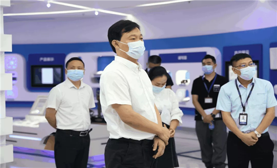 光明区委副书记、政法委书记张华伟莅临918博天娱乐调研指导